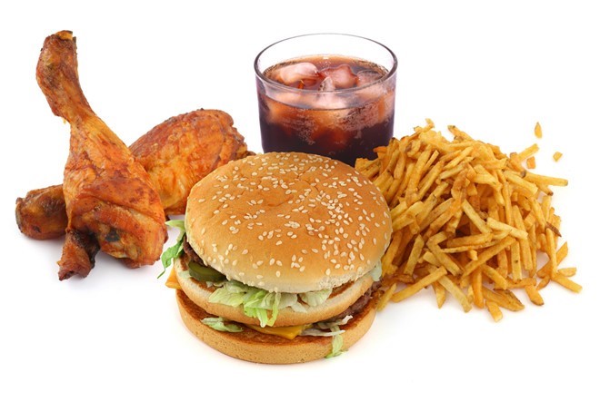 Thực phẩm chứa transfat  làm tăng cholesterol trong máu, dễ gây ra các bệnh tim mạch